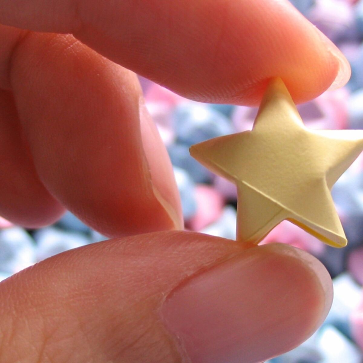 Origami de Noël : l'étoile à 8 branches : Femme Actuelle Le MAG