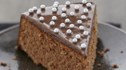 La Delicieuse Recette Du Gateau Aux Noix De Laurent Mariotte Femme Actuelle Le Mag