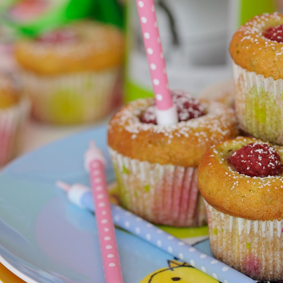 Muffins A La Framboise Et Aux Pistaches Femme Actuelle Le Mag