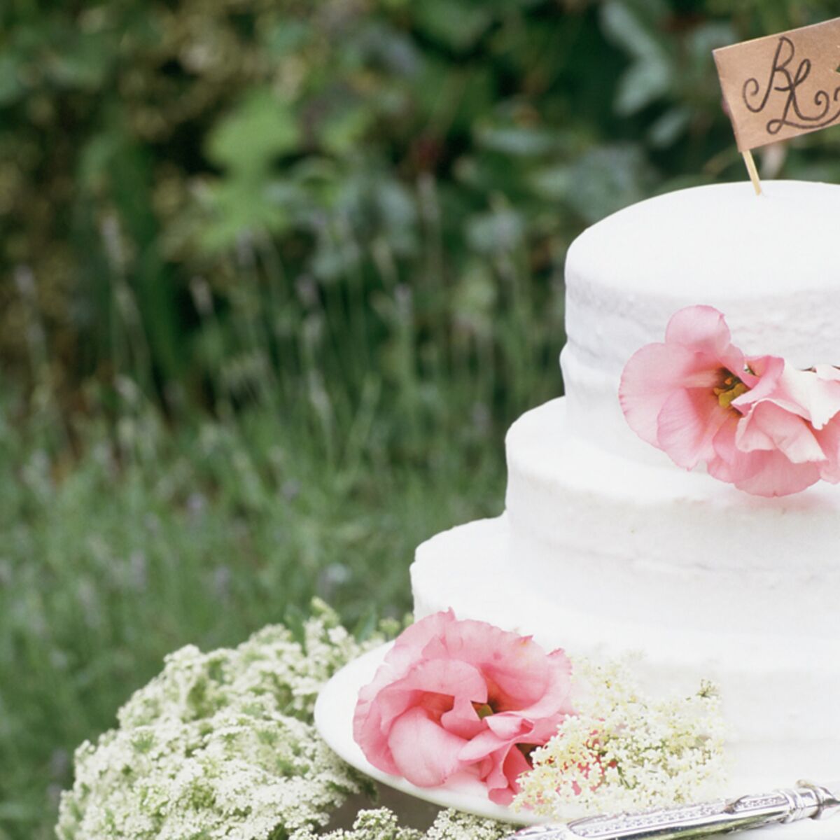 Wedding Cake A La Rose Et Au Litchi Femme Actuelle Le Mag