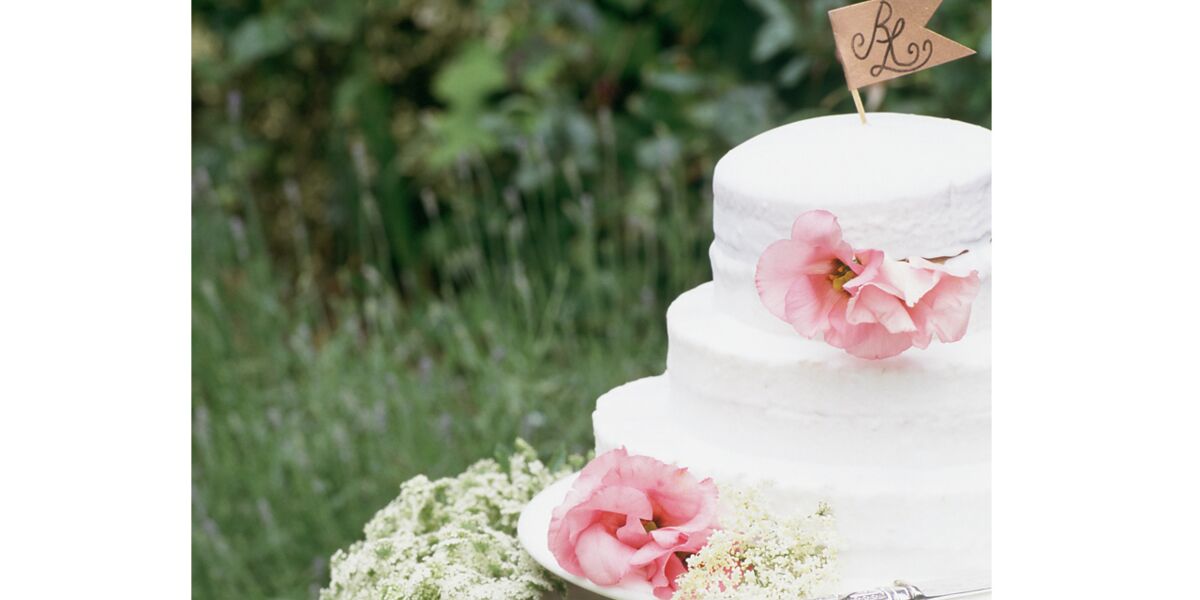 Wedding Cake A La Rose Et Au Litchi Femme Actuelle Le Mag