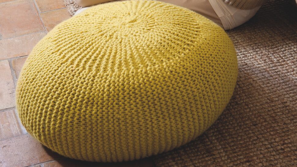 Un pouf à tricoter