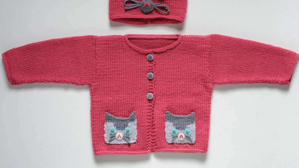 Un gilet chat à tricoter pour bébé