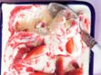Glace au yaourt et coulis de fraise