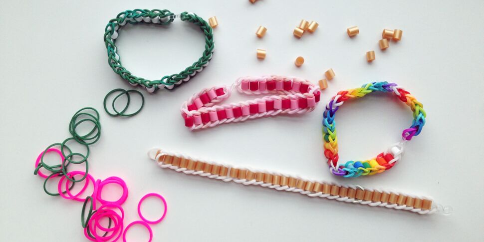 Bracelet élastique Rainbow loom : le modèle triple simple : Femme Actuelle  Le MAG