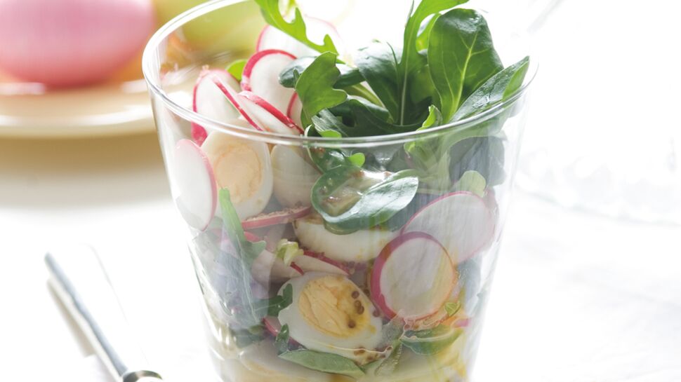 Salade printanière aux oeufs durs, roquette et radis