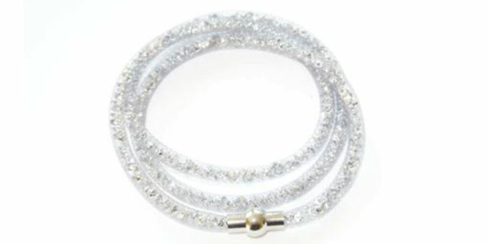 Un bracelet résille habillé de cristaux : Femme Actuelle Le MAG