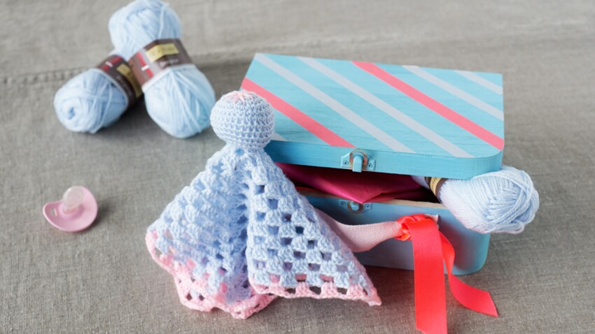 Crochet Un Doudou Pour Bebe Femme Actuelle Le Mag