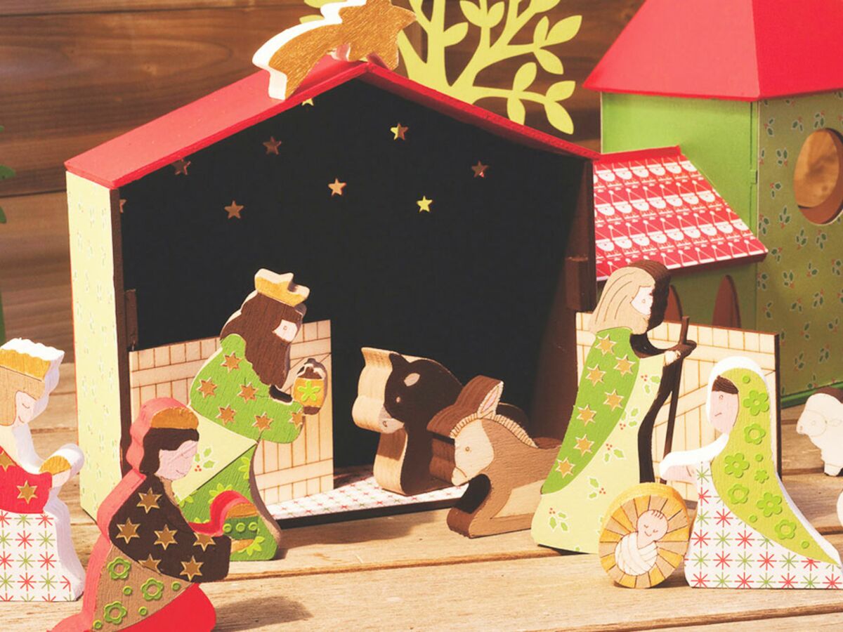 Fabriquer une creche de Noël avec sujets en bois