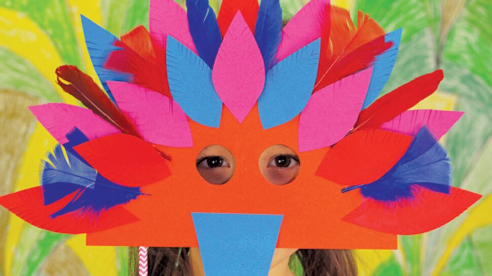 Mardi gras : un masque oiseau en papier pour le carnaval