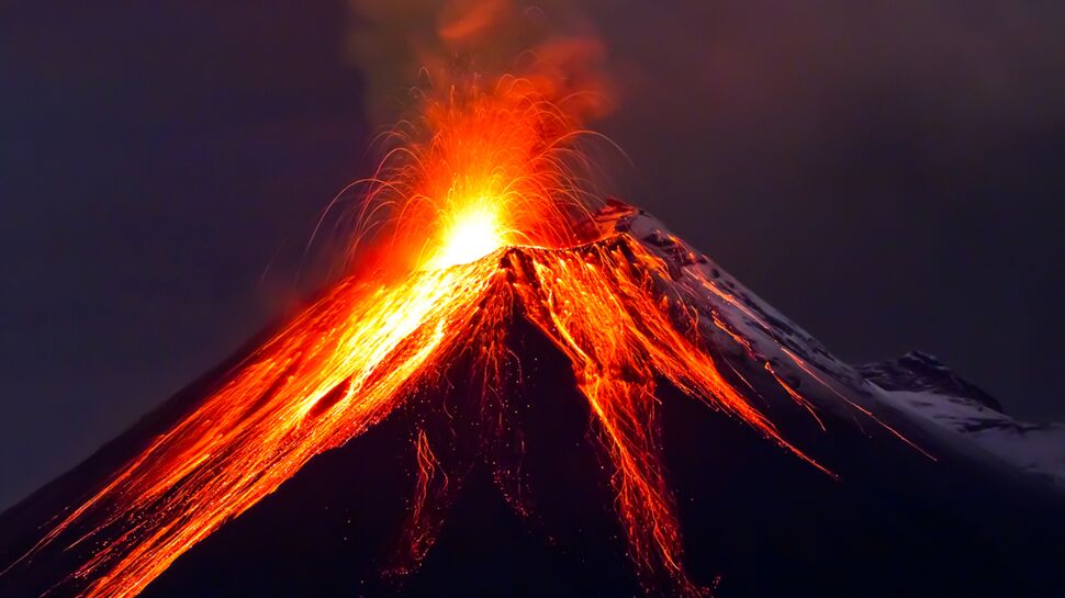 Randonner sur un volcan en feu