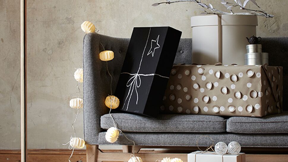 Activités manuelles de Noël : paquets cadeaux en or et noir