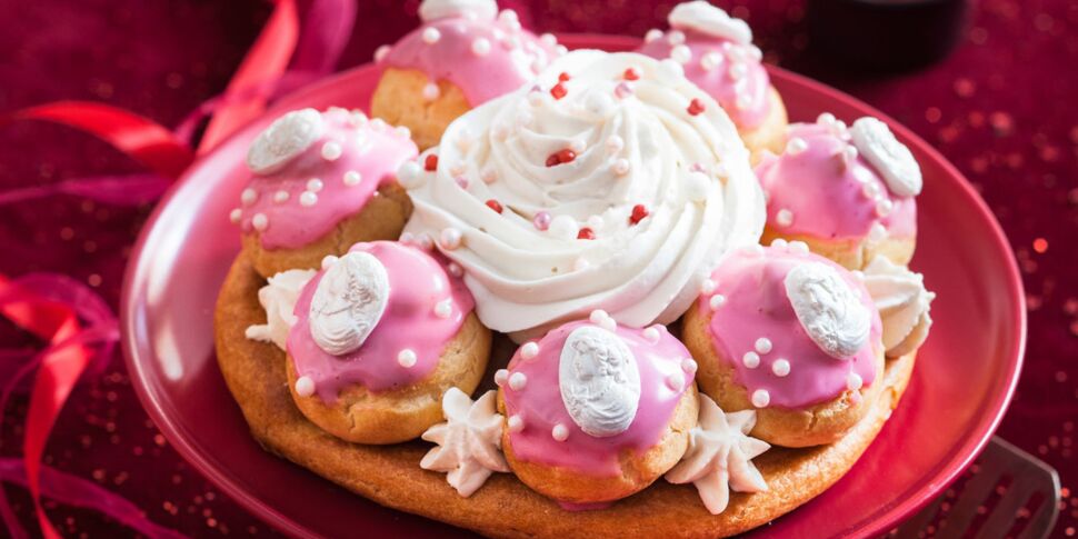 Cake au yaourt, glaçage rose pour 6 personnes - Recettes - Elle à