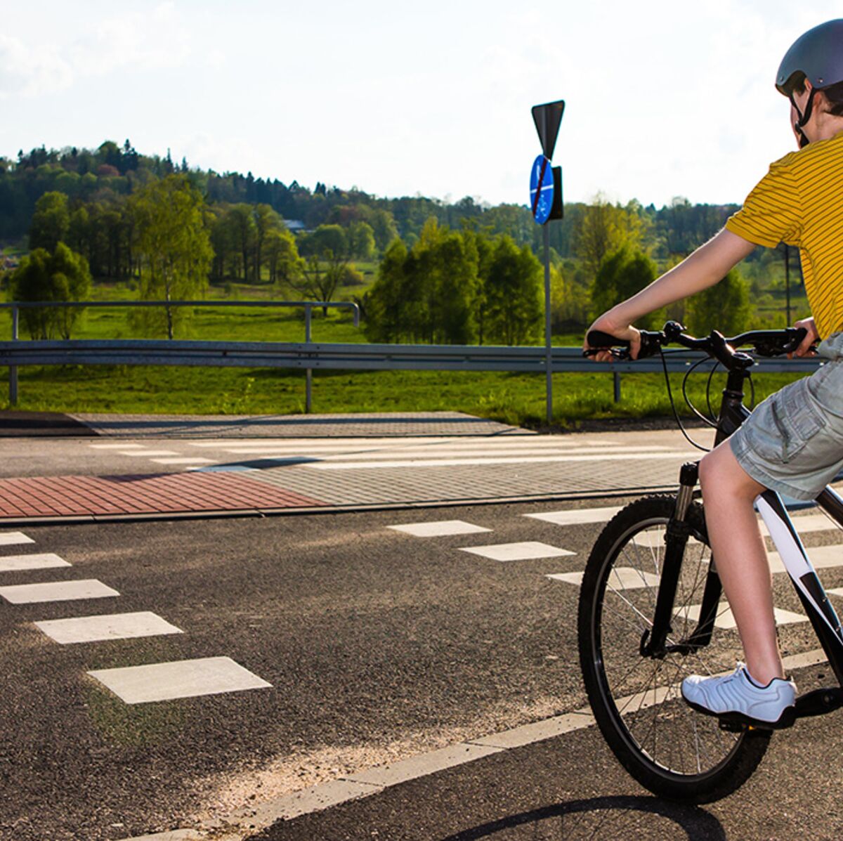 Le Casque A Velo Devient Obligatoire Pour Les Enfants Femme Actuelle Le Mag