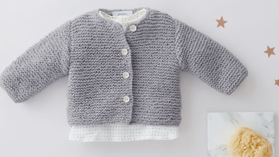 Un poncho tricoté pour bébé : Femme Actuelle Le MAG