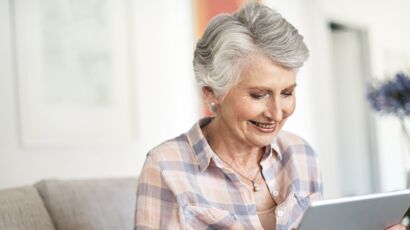 Les seniors ont maintenant leur tablette avec webcam - Facilotab