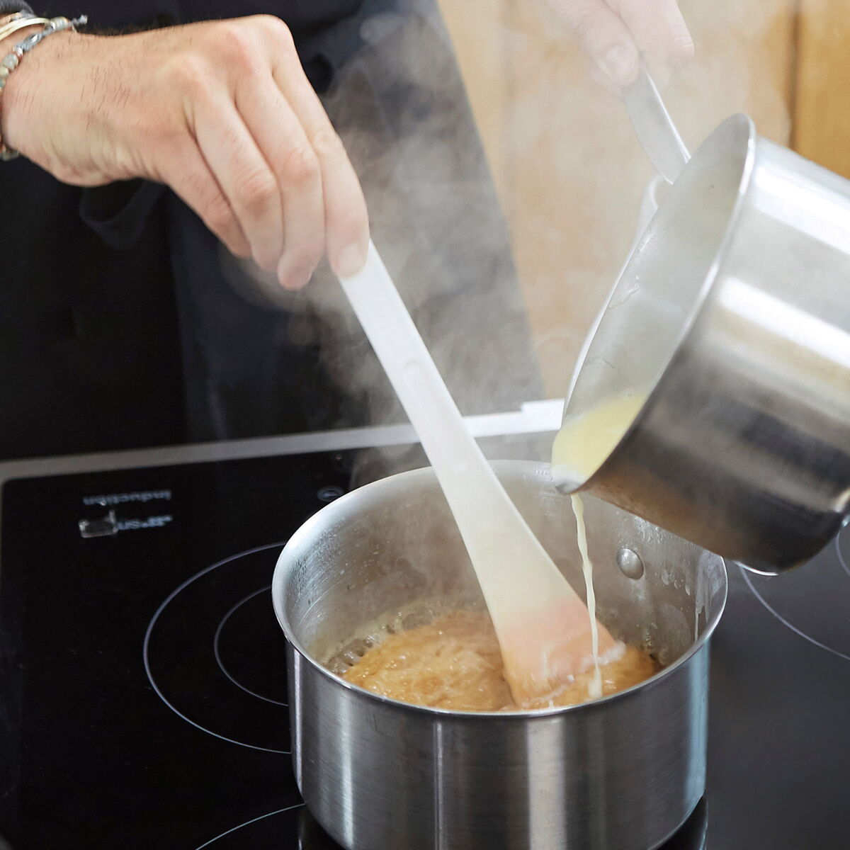 Le Gateau Reine Elisabeth Caramel Et Cacahuetes De Cyril Lignac Femme Actuelle Le Mag