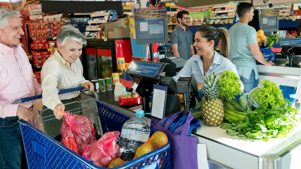 Des caisses « seniors » dans les supermarchés, bonne idée ?