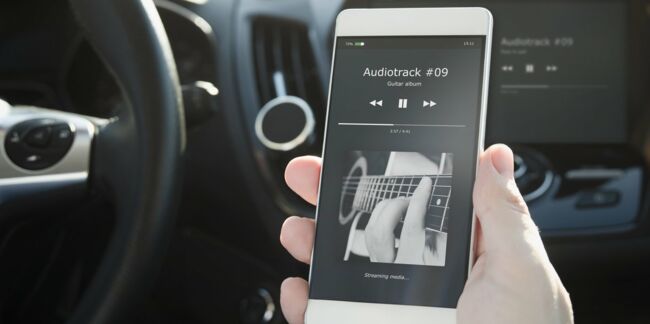 Comment écouter la musique de mon smartphone sur mon autoradio ?