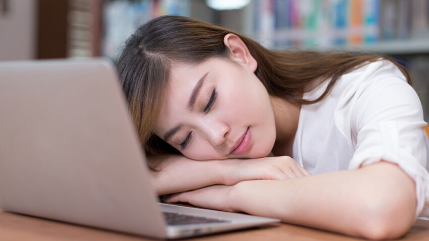 Faire La Sieste Au Bureau Les Japonais Le Font Pourquoi Pas Nous Femme Actuelle Le Mag Faire La Sieste Au Bureau Les Japonais Le Font Pourquoi Pas Nous Femme Actuelle Le Mag