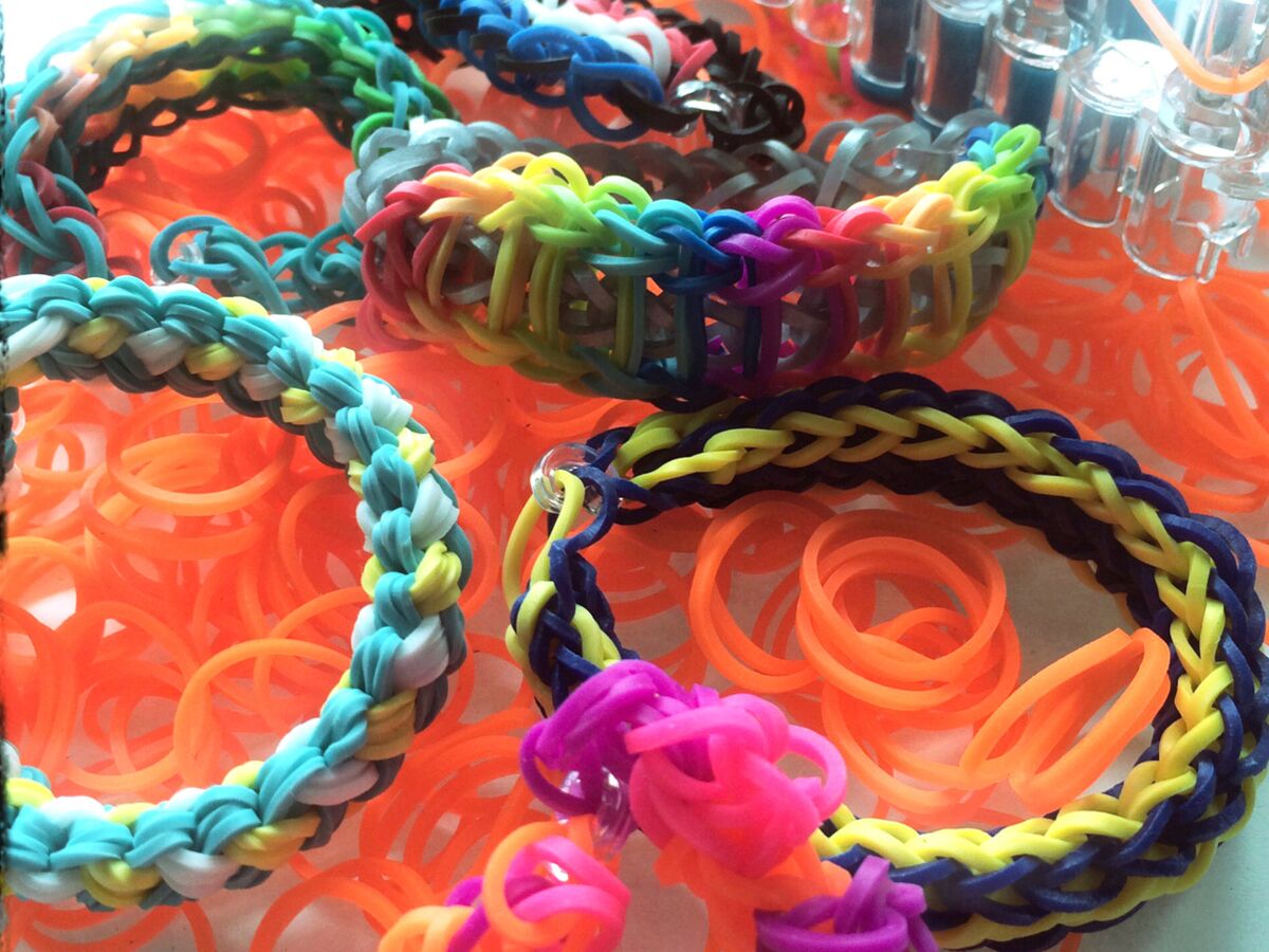 Loisir enfant : Comment réaliser son bracelet Rainbow Loom ? 