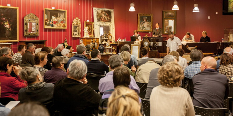 Vente aux enchères, les Français en sont tous marteaux! : Femme Vente aux enchères, les Français en sont tous marteaux! : Femme