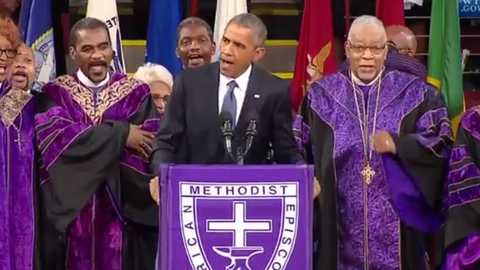 Vidéo : Barack Obama se met à chanter pour rendre hommage aux victimes de l'attentat de Charleston