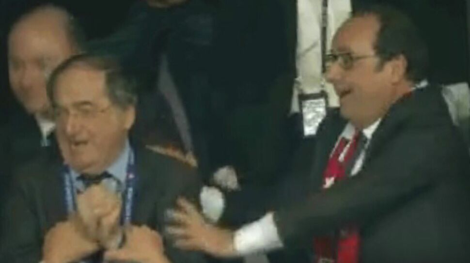 Vidéo : quand François Hollande (fou de joie) pousse le président de la FFF