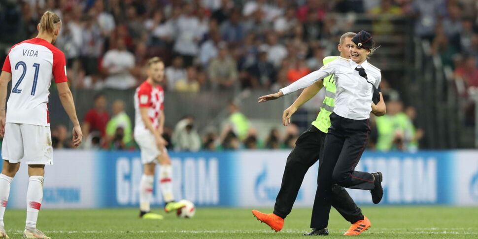 Coupe Du Monde: Qui Sont Les Femmes Qui Ont Envahi Le Terrain Pendant ...