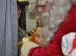 50 enfants malades rencontrent le père Noël dans l’avion !