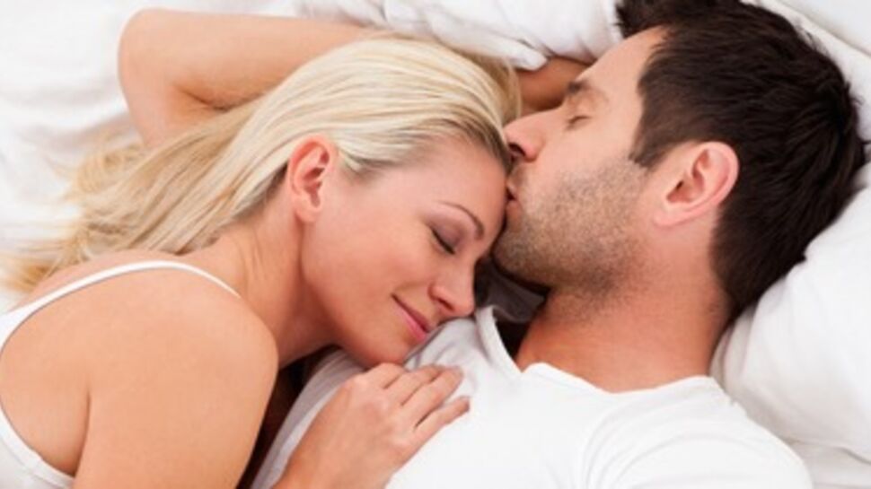 Dormir en amoureux: la clé d’un sommeil réparateur