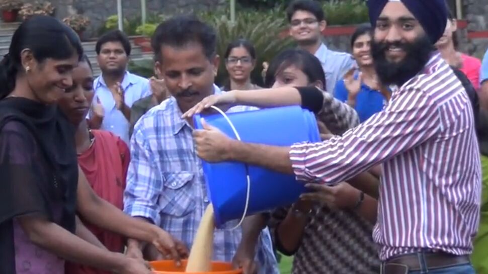 Le "rice bucket challenge", des seaux de riz contre la malnutrition
