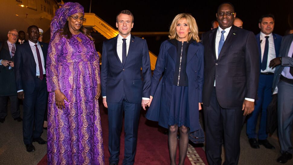 Vidéo - Ce moment hilarant où Emmanuel Macron prend la main du président sénégalais au lieu de prendre celle de Brigitte