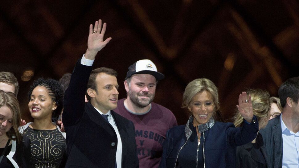 Emmanuel Macron : qui est l’homme à la casquette qui a fait le buzz derrière lui pendant la Marseillaise ?