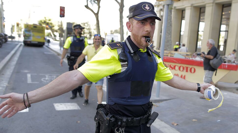 Une fourgonnette fonce dans la foule à Barcelone : ce que l'on sait
