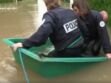 Inondations : trois policiers se mouillent vraiment pour secourir les sinistrés