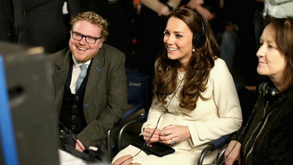 Kate Middleton, très enceinte et radieuse sur le tournage de la série Downton Abbey