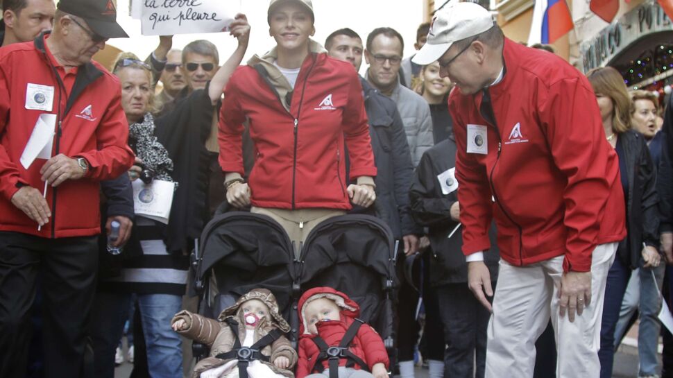 Photos : Albert de Monaco, Charlène et leurs jumeaux marchent pour le climat