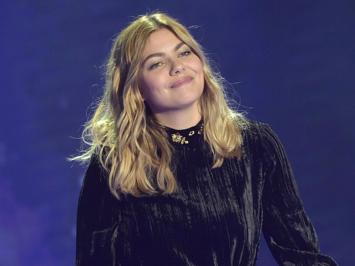 Toute Les Chanson De Louane Vidéo - Louane : découvrez sa reprise de “Toute la musique que j'aime” de  Johnny : Femme Actuelle Le MAG