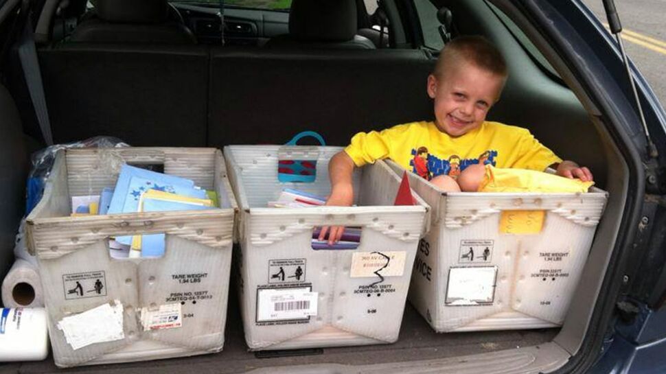 Un petit garçon atteint d'une tumeur reçoit 30.000 cartes de voeux pour ses 6 ans