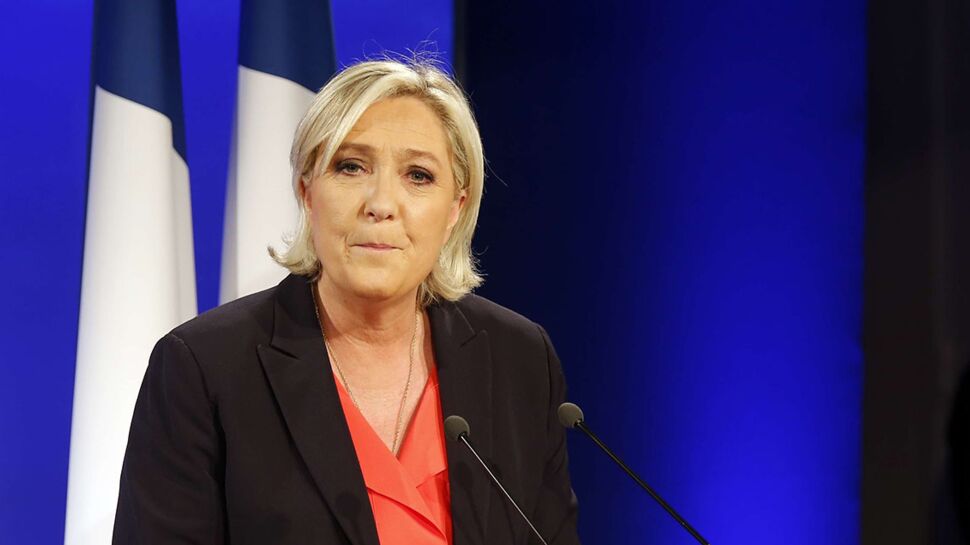 VIDEO - Marine Le Pen filmée en train de danser avec les militants FN