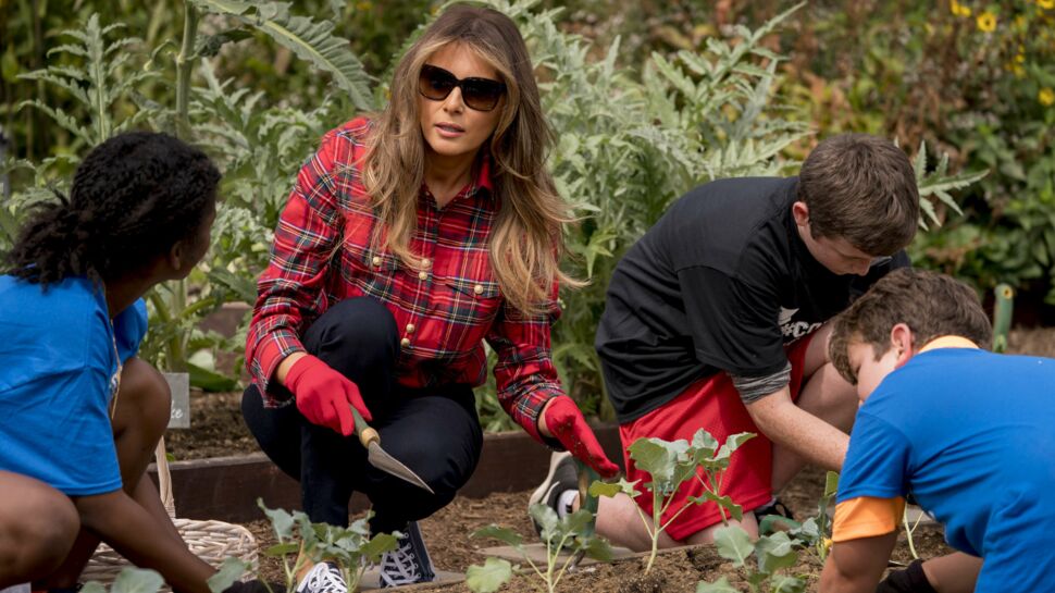 Photos - Melania Trump cultive le potager de la Maison Blanche, la First Lady aurait-elle la main verte ?