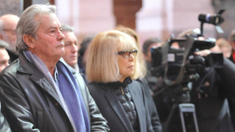 Mireille Darc au plus mal, son mari et Alain Delon à son chevet