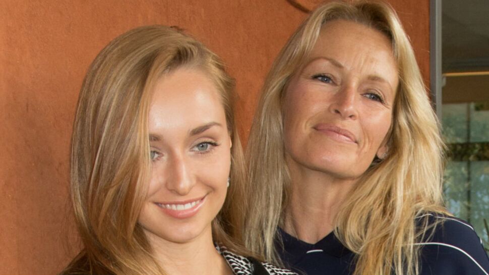 Photos - Emma Smet et Estelle Lefébure : un duo mère-fille très complice à Roland-Garros