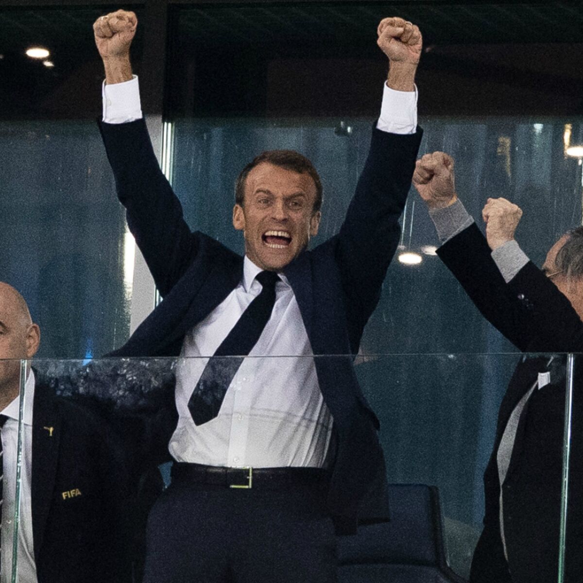 « coup d'Etat permanent » d'Emmanuel Macron après le recours au 49.3... Photos-mondial-2018-emmanuel-macron-fou-de-joie-en-russie-devant-les-bleus-en-finale
