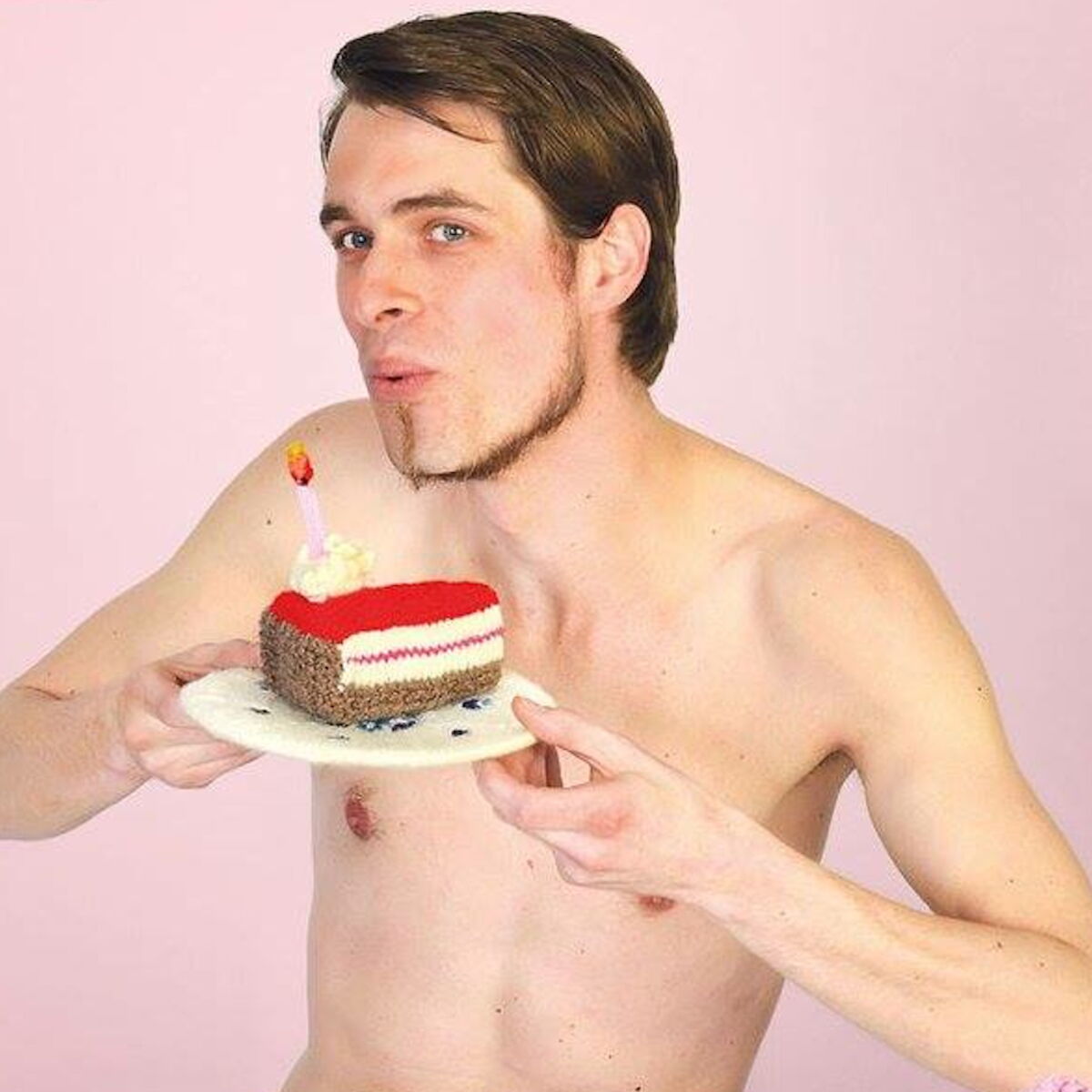 Des Pin Up Au Masculin Le Calendrier Qui Se Moque Des Cliches Sexistes Femme Actuelle Le Mag