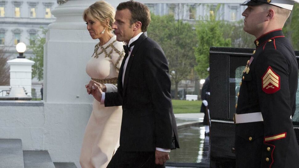 Michel Onfray tacle Emmanuel Macron : "La façon de tenir la main de son épouse en permanence, je ne trouve pas ça digne"