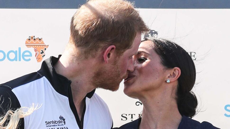 Pourquoi le nouveau baiser public de Meghan et Harry fait polémique
