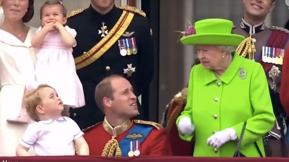 Vidéo : le prince William se fait gronder par la Reine devant tout le pays