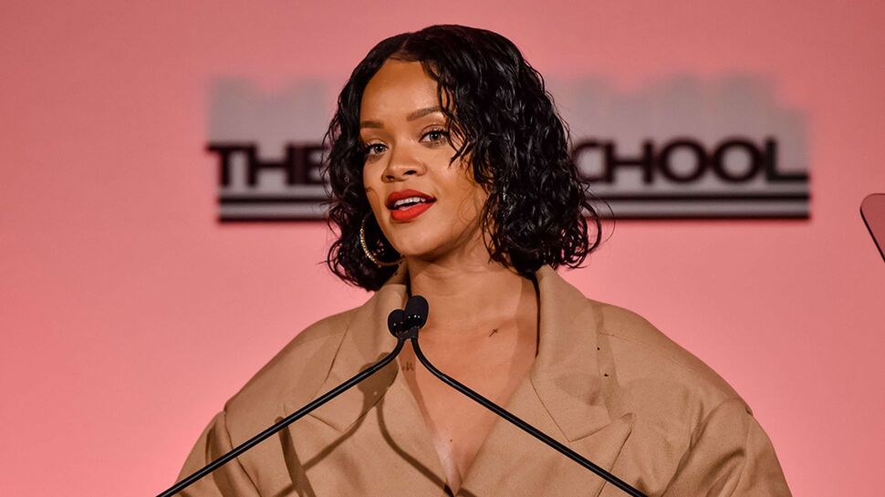 Rihanna interpelle Emmanuel Macron en français sur Twitter